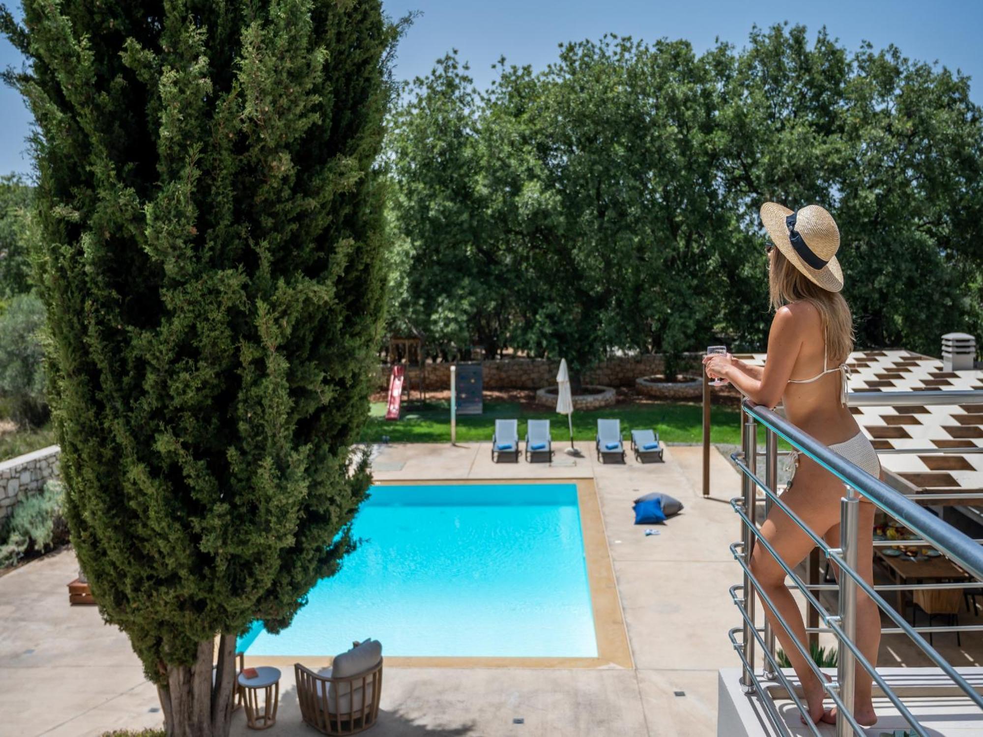 Villa Ellie - Heated Pool, Playground, Garden & Bbq! Vederoi Exteriör bild