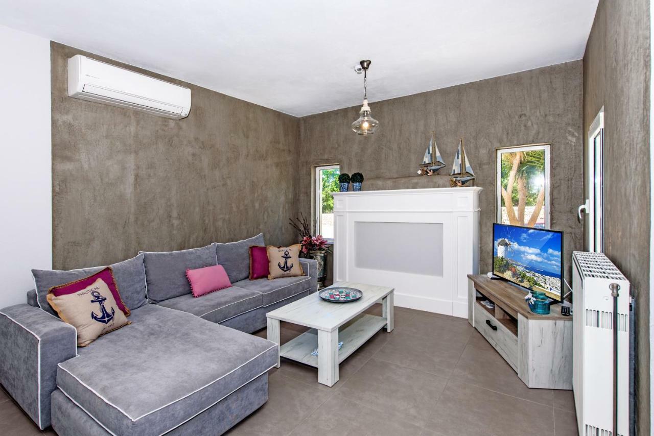 Villa Ellie - Heated Pool, Playground, Garden & Bbq! Vederoi Exteriör bild