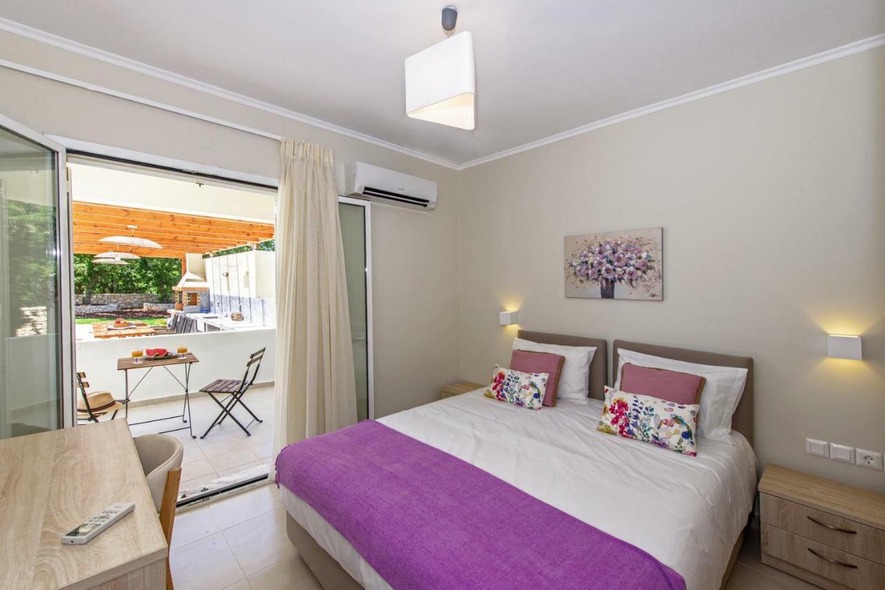 Villa Ellie - Heated Pool, Playground, Garden & Bbq! Vederoi Exteriör bild