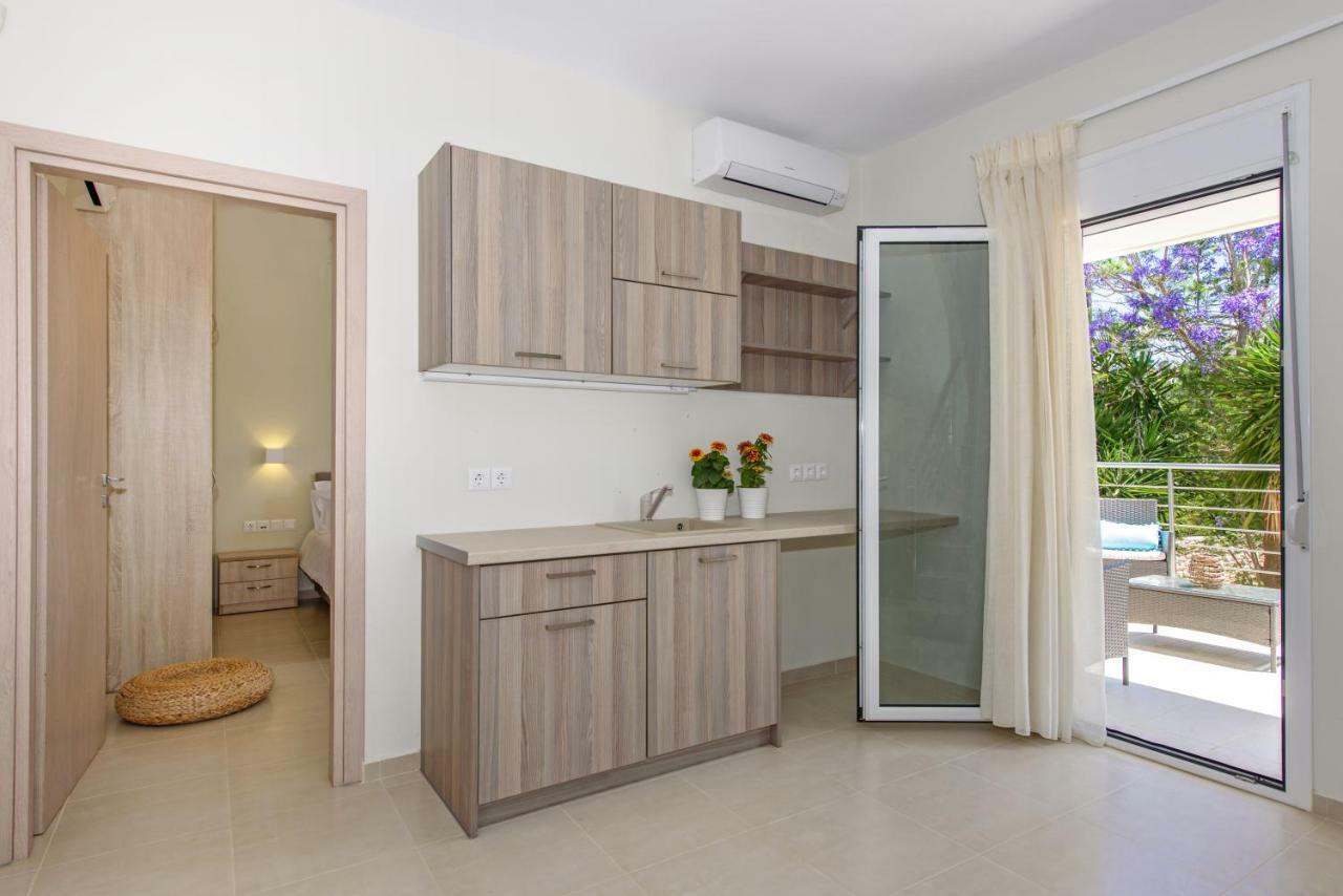 Villa Ellie - Heated Pool, Playground, Garden & Bbq! Vederoi Exteriör bild